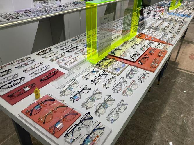 眼镜工厂店,时尚又实惠